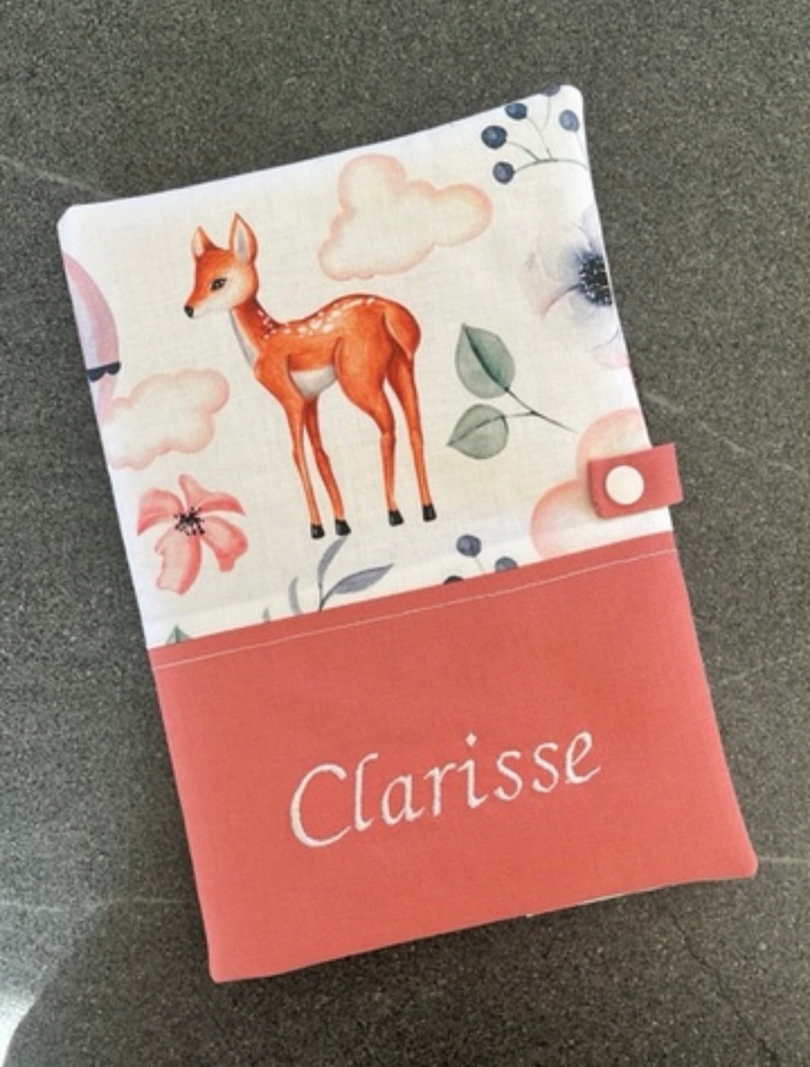 Protège carnet de santé biche