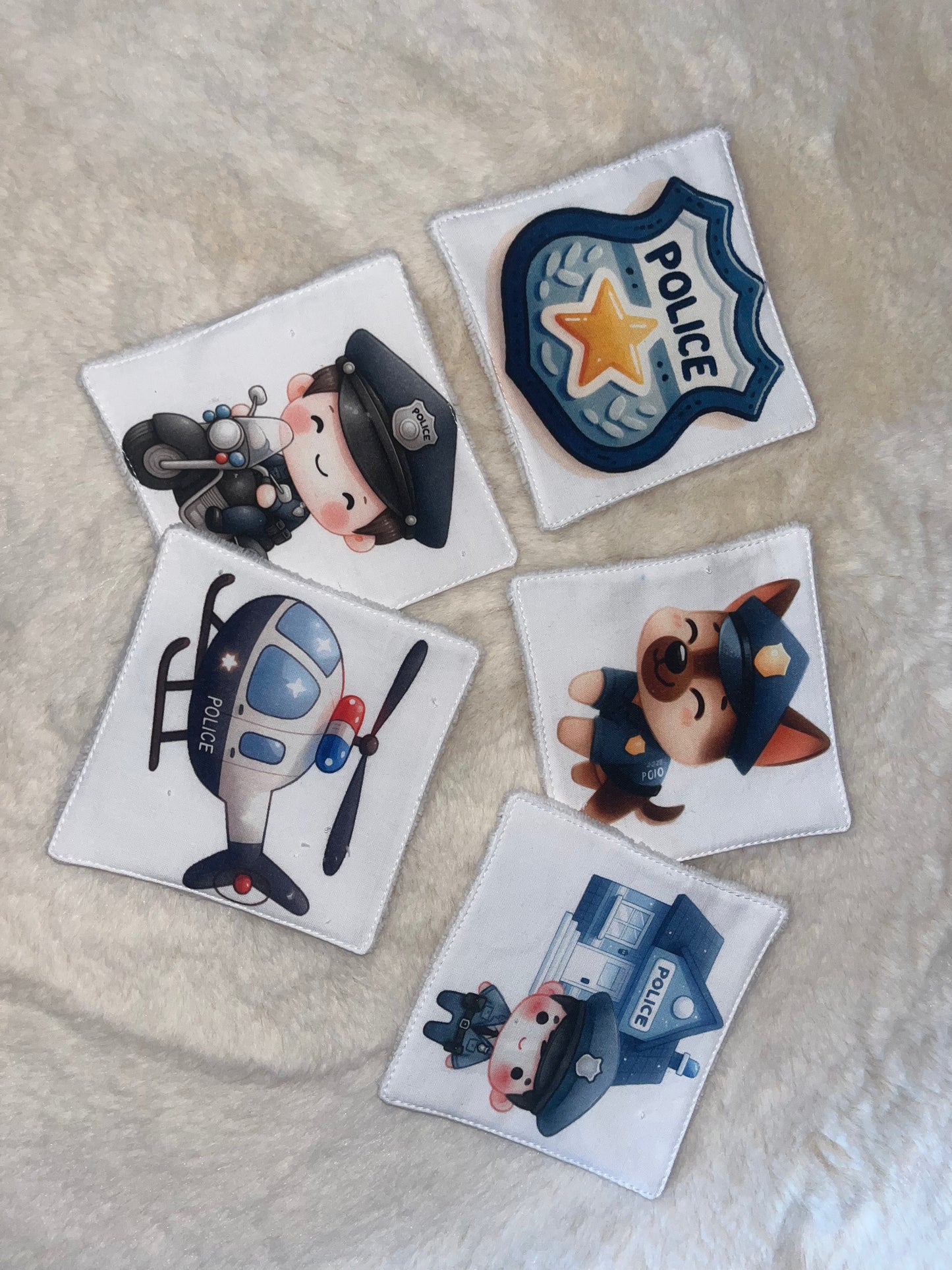 5 lingettes motifs police
