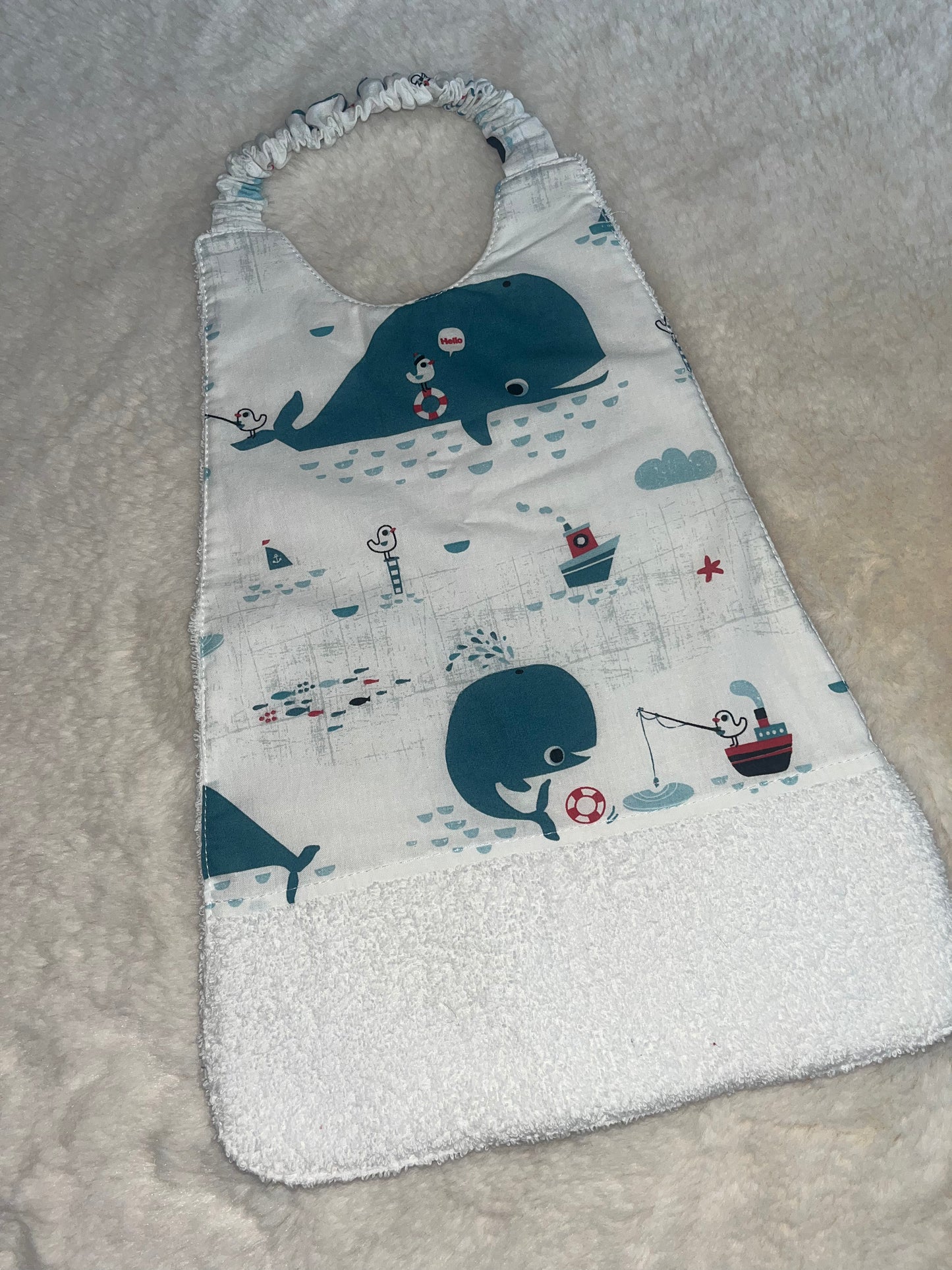 Bavoir maternelle baleine
