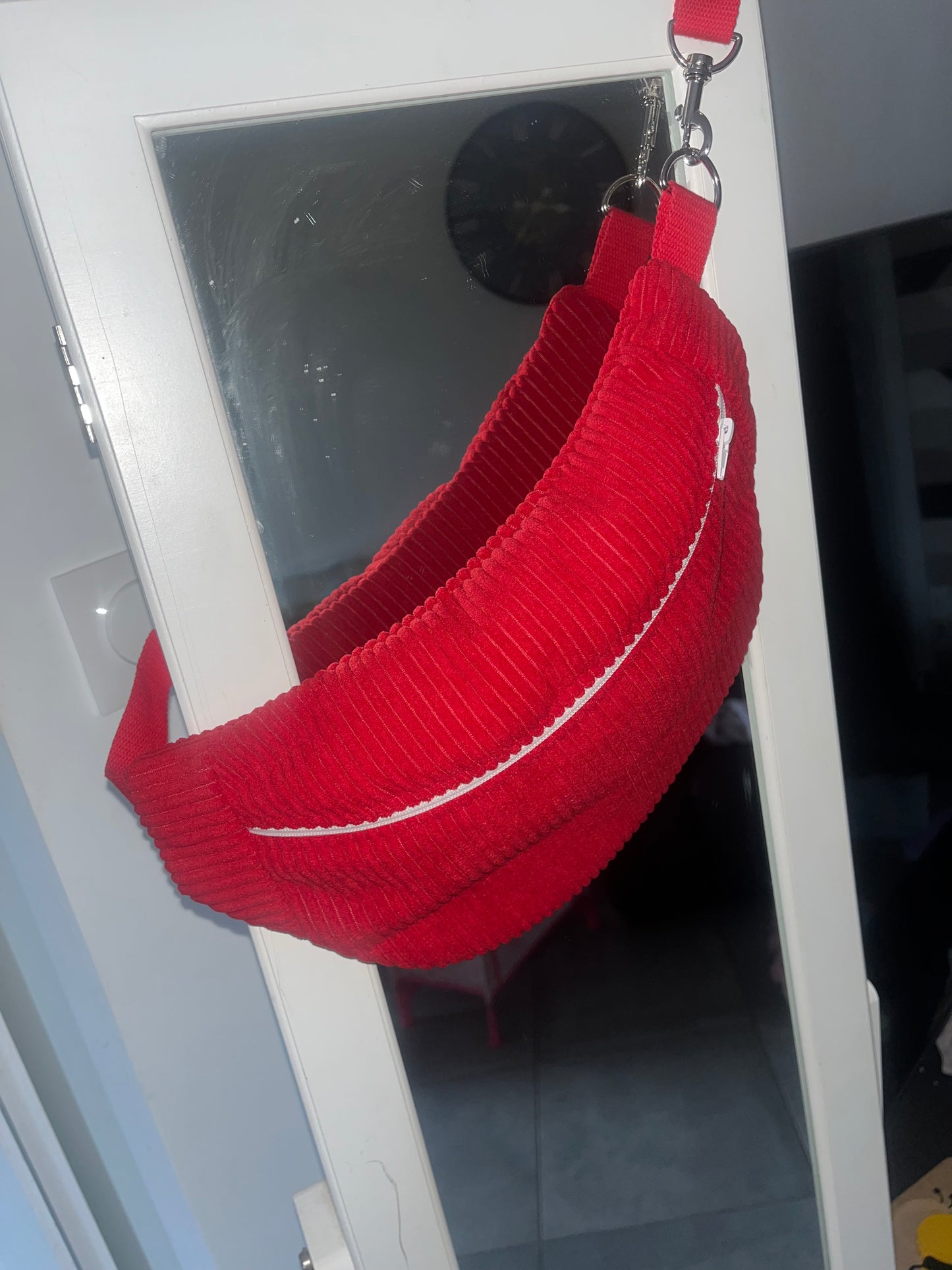 Sac banane velours rouge cerise