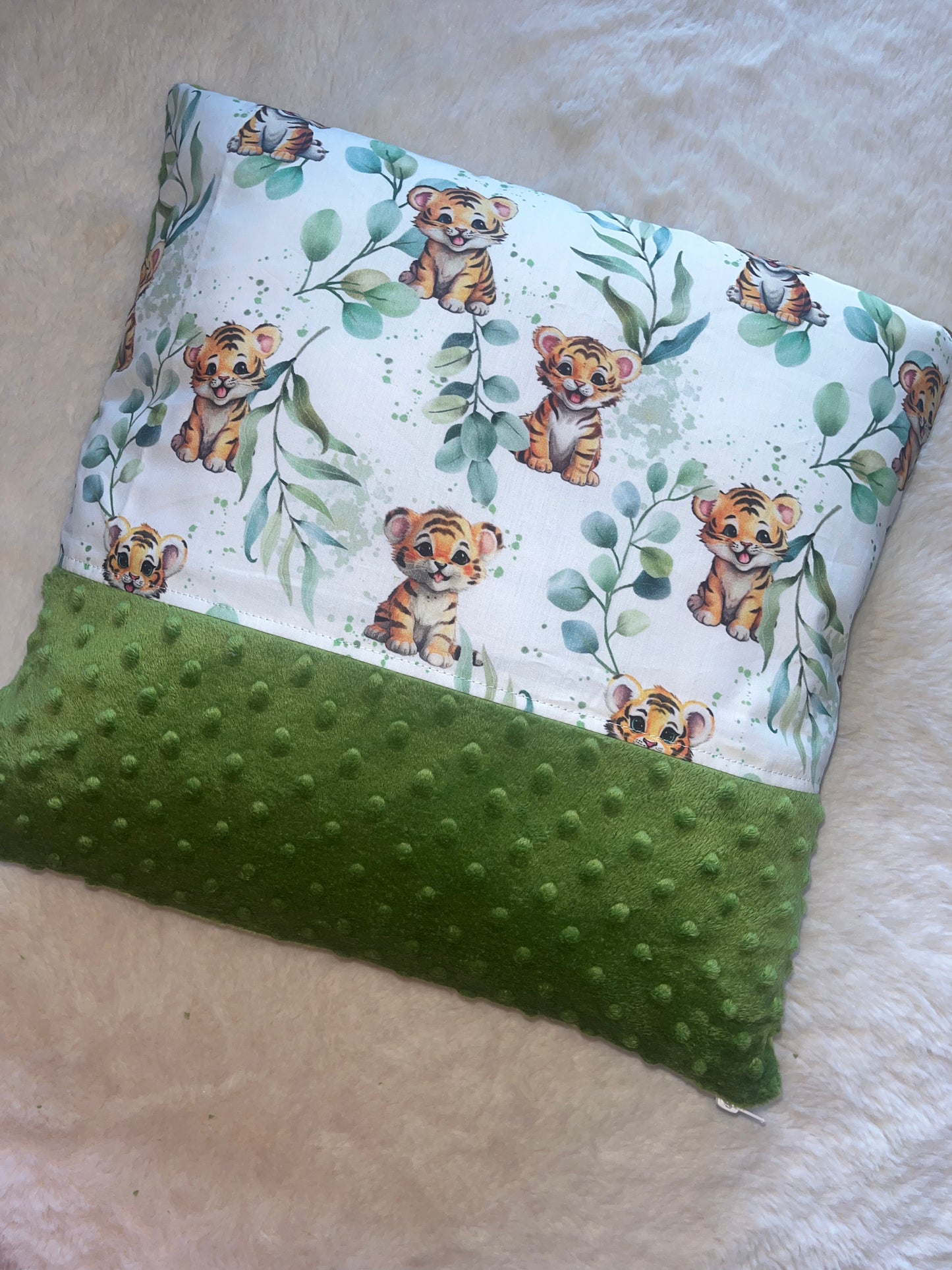 Coussin déhoussable tigre vert