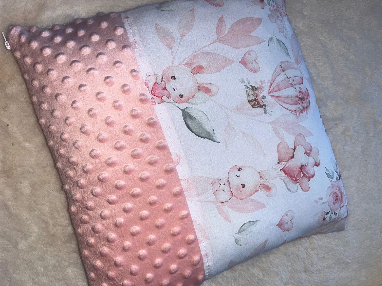 Coussin déhoussable lapin rose