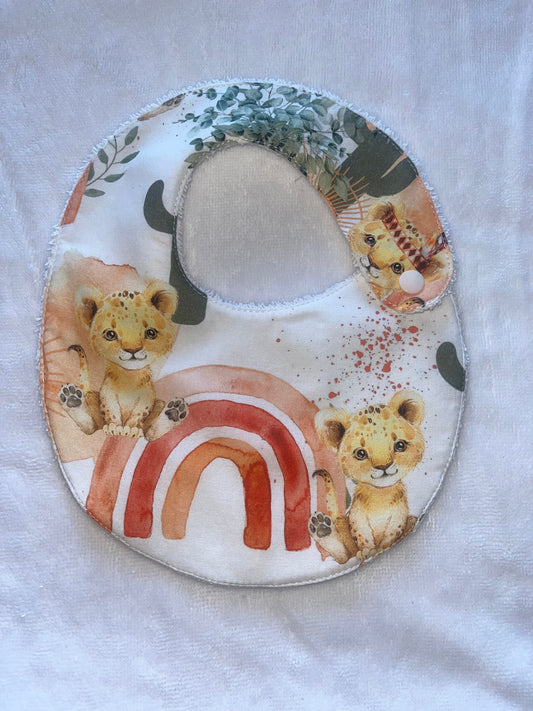 Bavoir 0/3 mois lion arc en ciel